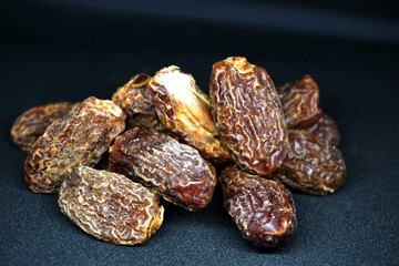 Obraz premium delicious dried dates with black background