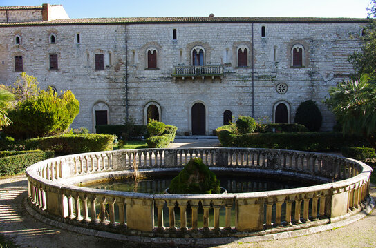 The circular fountain in the garden of the Abbey of Santa Maria d'Arabona - Manoppello - Abruzzo