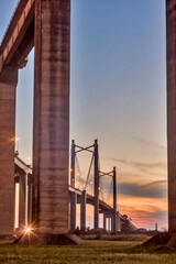 puente y atardecer
