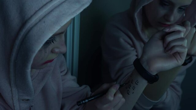 teenage girl suicide, cry, fear, resentment hurt herself hurt herself