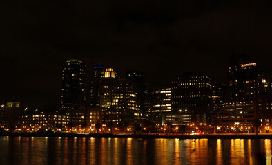 Fototapeta na wymiar San Francisco at night, a view from water