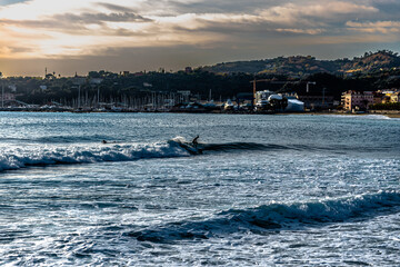 Fototapeta premium Varazze, comune del parco del Beigua, affacciato sul mar Ligure, è meta di turismo estivo ed invernale. 