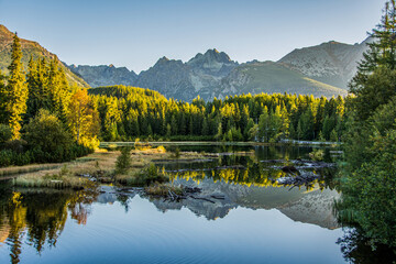 reflection of mauntains on the lake