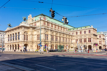 Fototapeta na wymiar State Opera house in Vienna, Austria