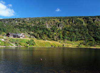 Obraz premium Samotnia shelter in Karkonosze - the highest mountains range of the Sudetes, Poland