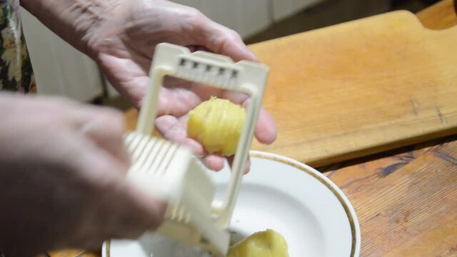 Slicing boiled potatoes with a knife