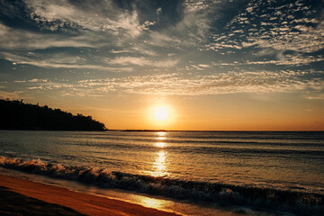 Obraz premium Sunrise over the sea and beautiful cloudscape.