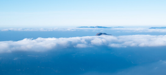 Nuages en montagne - hiver