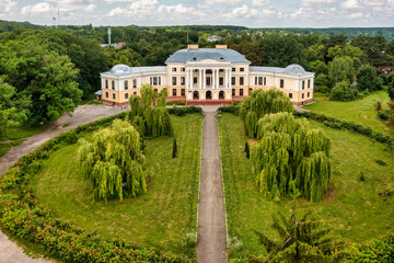 Fototapeta na wymiar The ancient palace of the Grokholsky-Mozhaisky in the village. Voronovitsa, Ukraine, aerial view.