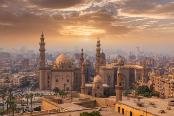 De moskee-Madrasa van Sultan Hassan bij zonsondergang, de Citadel van Caïro, Egypte.
