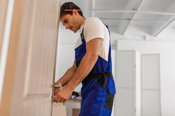 Installation of a lock on the entrance door