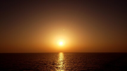 Naklejka premium sunset in ocean 