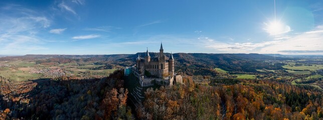 Burg Hohenzollern auf der schwäbischen Alb im Herbst, Deutschland