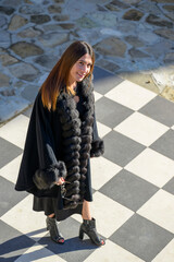 BELLA RAGAZZA RITRATTO IN ESTERNO