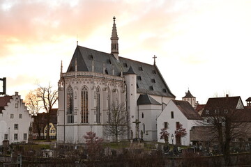 Fototapeta na wymiar Ritterkapelle in Haßfurt bei Sonnenuntergang, Kirche