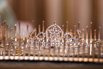 diamond studded tiara crown in a gold tray - obrazy, fototapety, plakaty