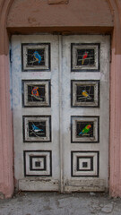 birds door