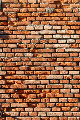 Muro di mattoni rosso