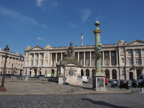 e la place de la Concorde et de l'h&ocirc;tel Crillon &agrave; Paris