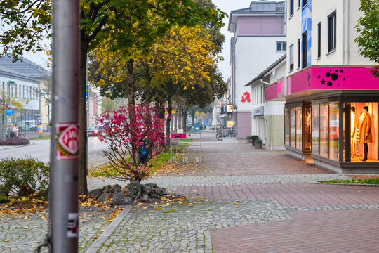 BUCHLOE, GERMANY - OKTOBER 09, 2018: Deserted street in a small European city in the morning in the autumn