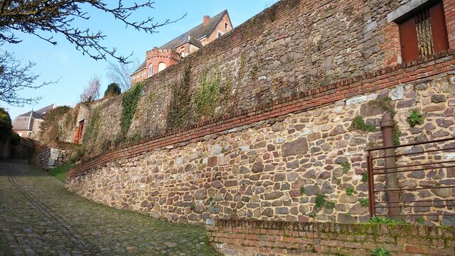 Old stone path that runs along one of the Hanging Gardens of Thuin.
