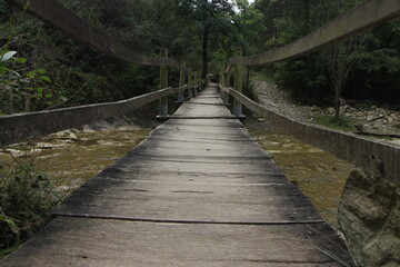 Obraz premium Puente inestable