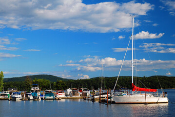 Fototapeta na wymiar A small marina on the shores of the Hudson River on a sunny summer day