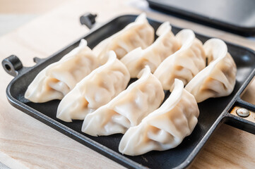 ホットサンドメーカーで焼くギョウザ