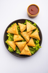 Mini triangle patti samosa