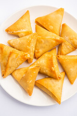 Mini triangle patti samosa