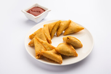 Mini triangle patti samosa