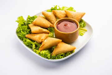Mini triangle patti samosa