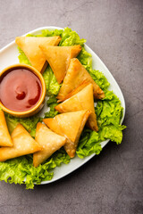 Mini triangle patti samosa