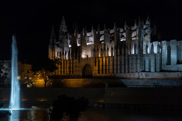 Fototapeta na wymiar General view of the Cathedral of Palma de Mallorca at night
