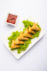 Mini triangle patti samosa