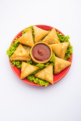 Mini triangle patti samosa