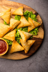 Mini triangle patti samosa