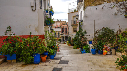 Calles del Barrio de Santa Cruz o Casco Antiguo, Santa Creu (o El Barrio) es la zona del casco...