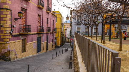 Calles del Barrio de Santa Cruz o Casco Antiguo, Santa Creu (o El Barrio) es la zona del casco...