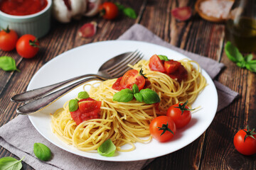 Italian pasta spaghetti with basil and cherry tomatoes