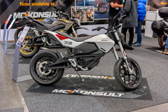 Zero FXE ZF7.2 electric motorcycle on display..