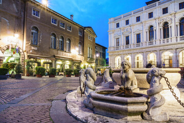 fuente regalo de Alvise Contarini, 1780, plaza Vecchia,ciudad alta,Bergamo,  Lombardia,  Italia,...