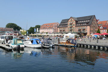 Fototapeta na wymiar Hafen in Waren an der Müritz