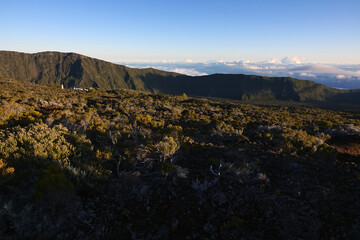 Fototapeta premium Ascension du Piton de la Fournaise sur l'île de la Réunion