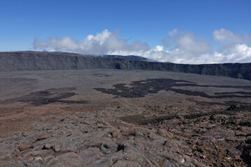 Fototapeta na wymiar Ascension du Piton de la Fournaise sur l'île de la Réunion