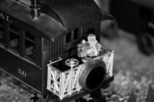 Model toy train set Christmas figures