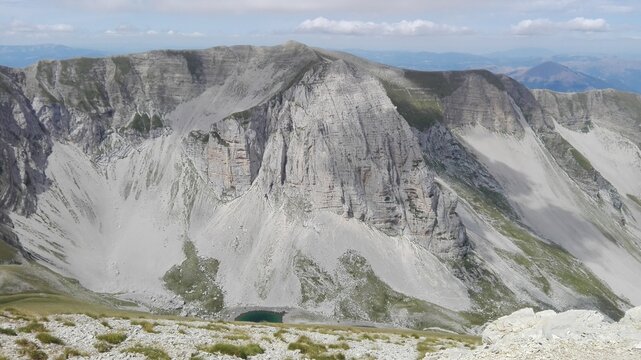Cima del monte vettore, lago di Pilato