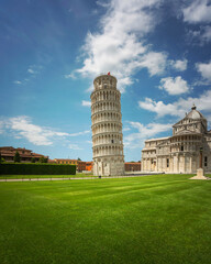 Leaning Tower of Pisa or Torre pendente di Pisa, Miracle Square or Piazza dei Miracoli. Tuscany, Italy - obrazy, fototapety, plakaty
