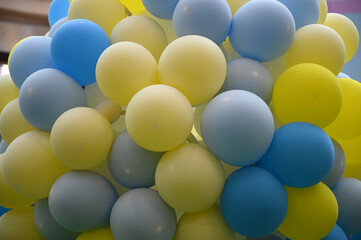 blue and yellow balloons