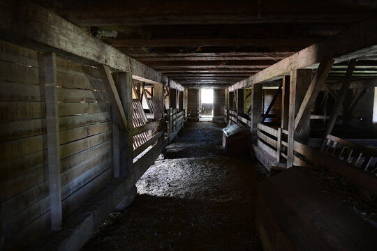 old abandoned barn
